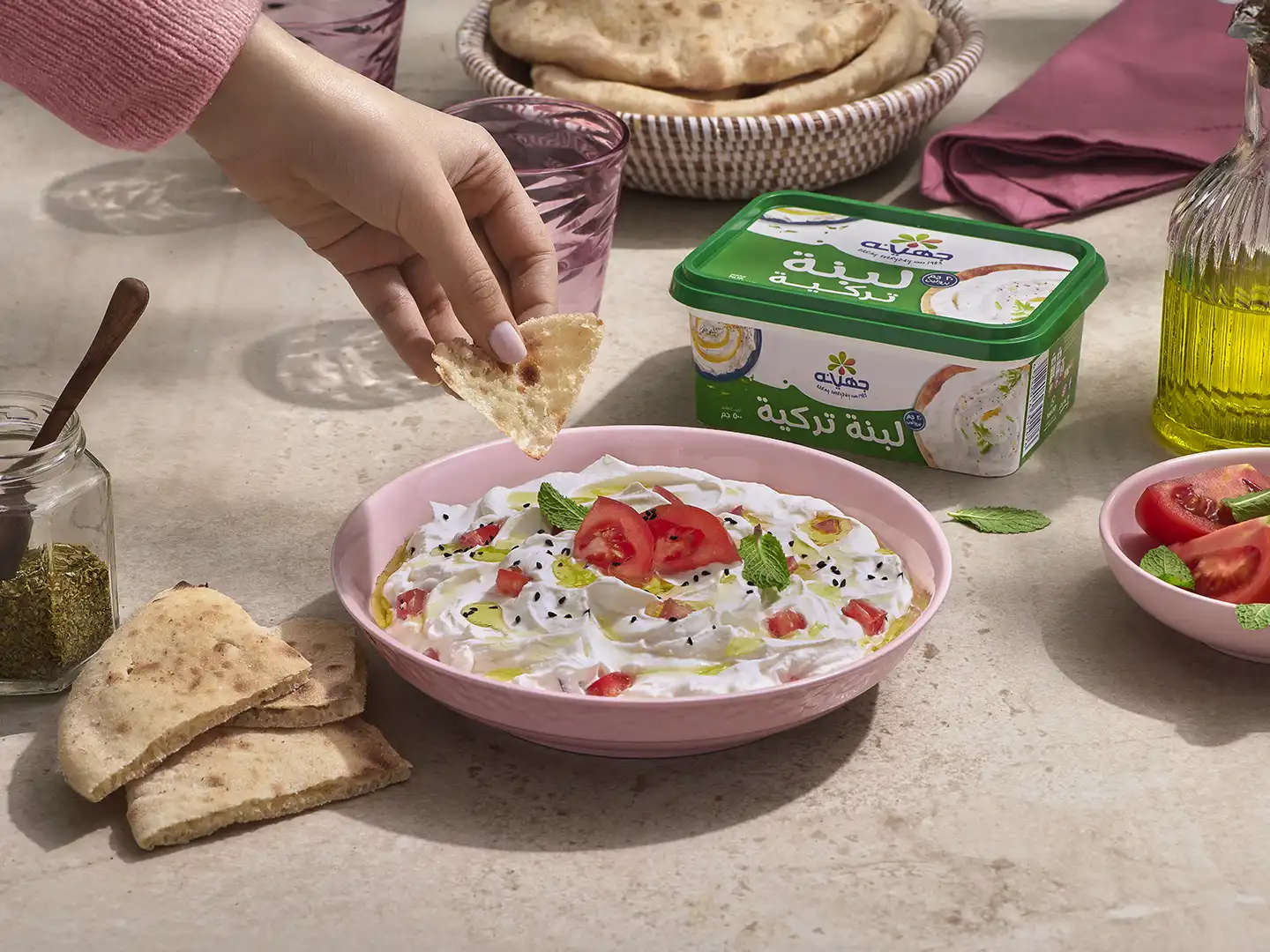 juhayna-turkish-labneh-pack-Tomatoes-food-photography-egypt.webp