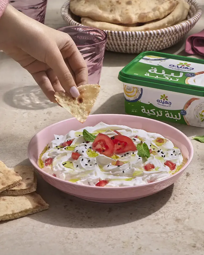 juhayna-turkish-labneh-pack-Tomatoes-food-photography-egypt.webp