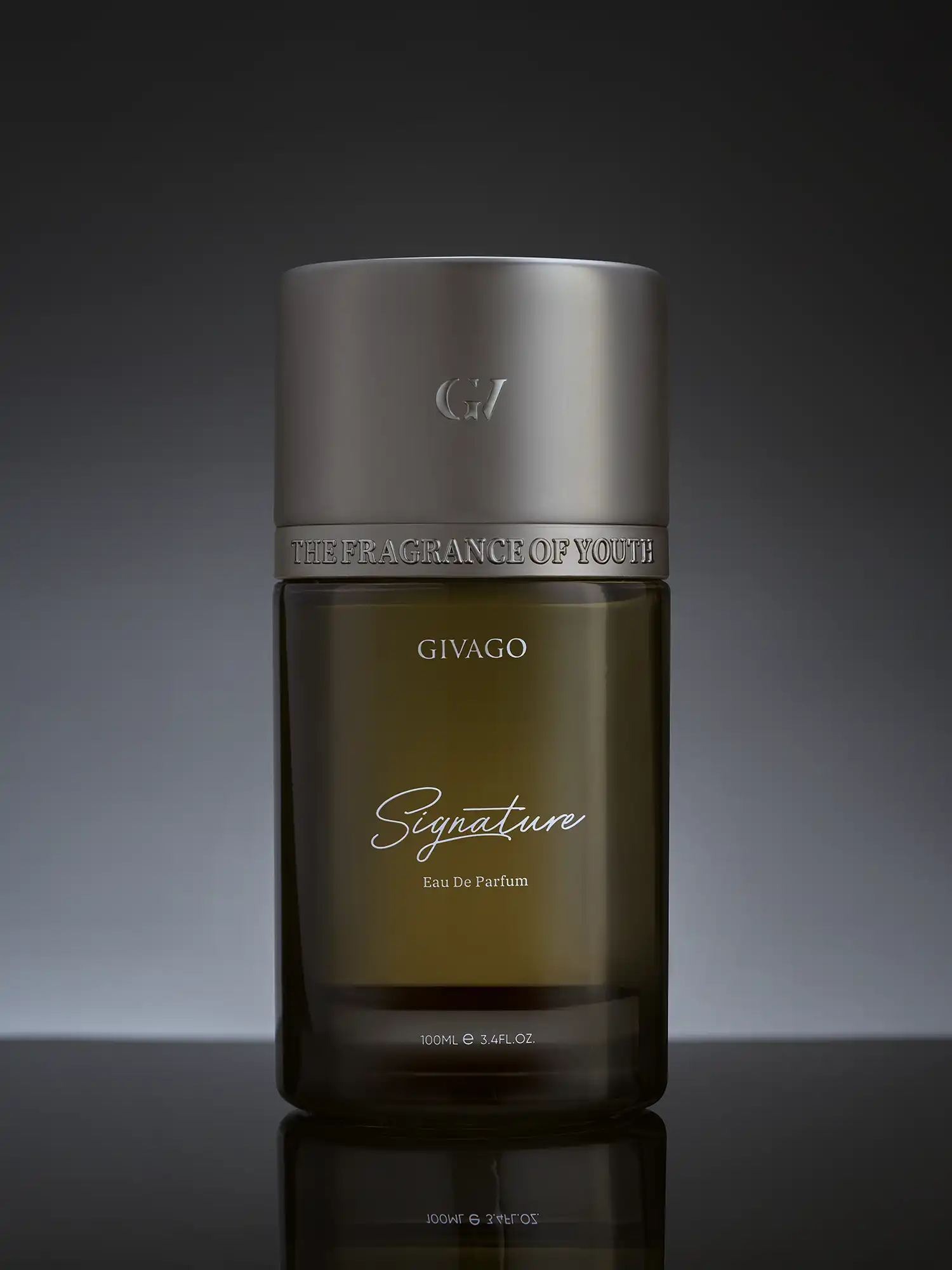 Givago Signature perfume photography © Mechanix Studios Givago Signature perfume bottle front-on against a grey gradient backdrop